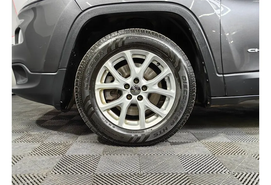 Jeep Cherokee 2.4 Tigershark Multiair AT AWD (177 л.с.) Sport Серый в АВИЛОН. Слайд №9