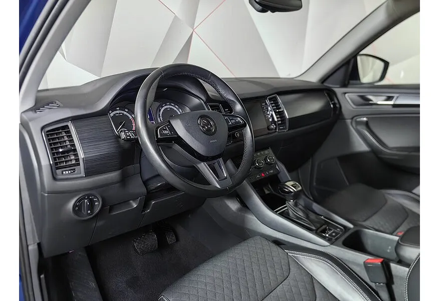 Skoda Kodiaq 2.0 TSI DSG 4X4 (180 л.с.) Синий в АВИЛОН. Слайд №19