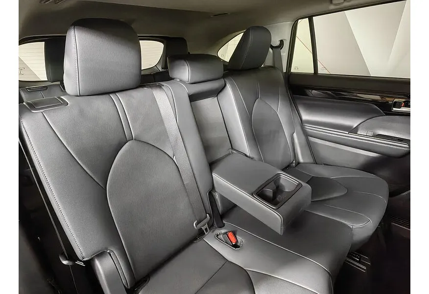 Toyota Highlander 2.0T AT 4WD (248 л.с.) 7 мест Престиж Черный в АВИЛОН. Слайд №17