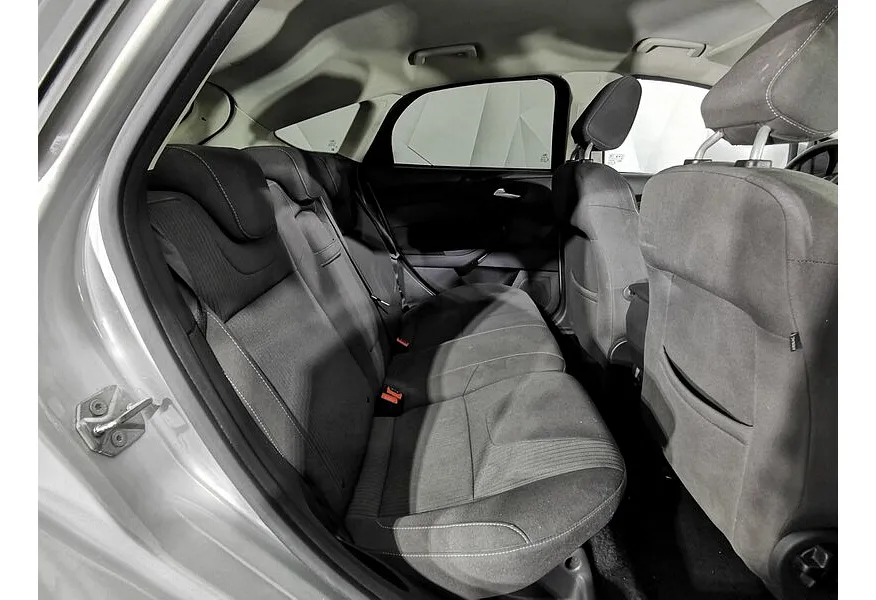 Ford Focus 1.6 PowerShift (125 л.с.) Titanium Серебристый в АВИЛОН. Слайд №17