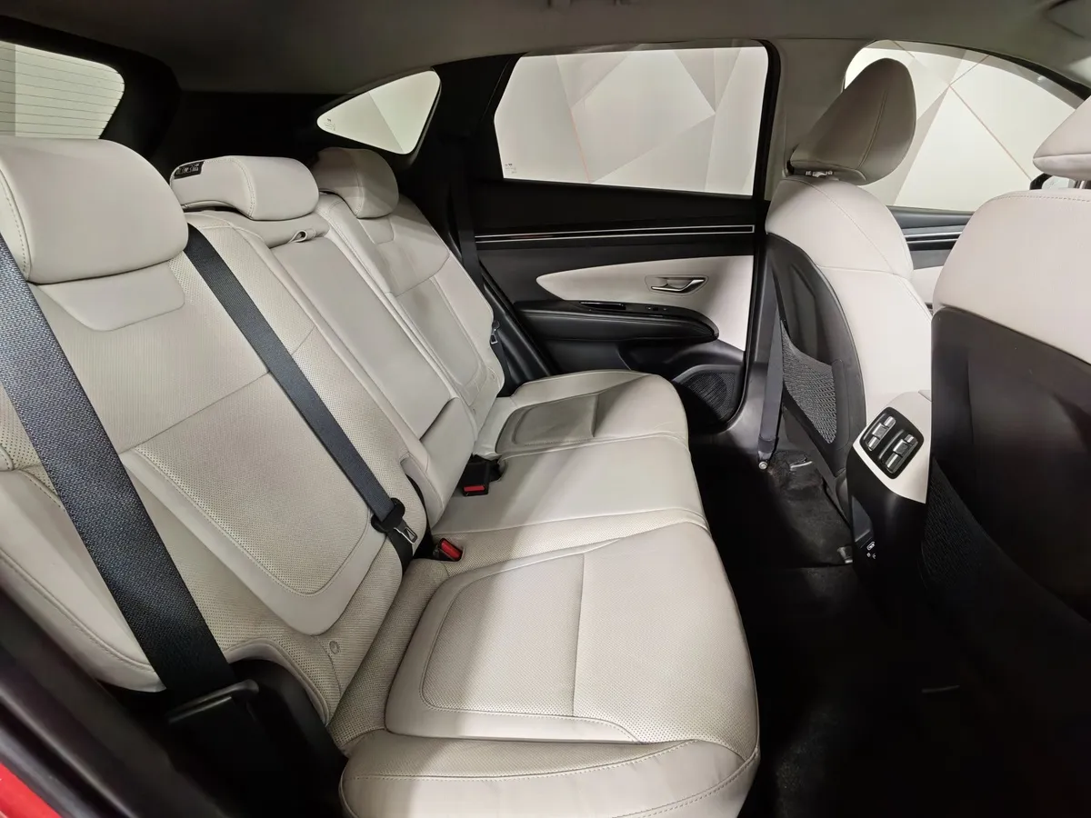 Hyundai Tucson 2.0 AT 4WD (142 л.с.) Красный в АВИЛОН. Слайд №16