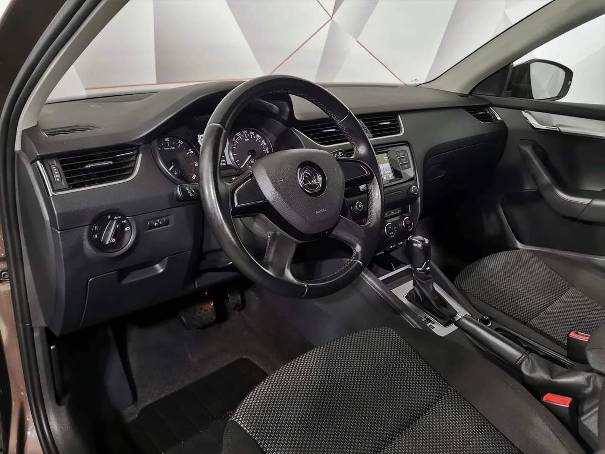 Skoda Octavia 1.6 MPI AT (110 л.с.) Коричневый в АВИЛОН. Слайд №18