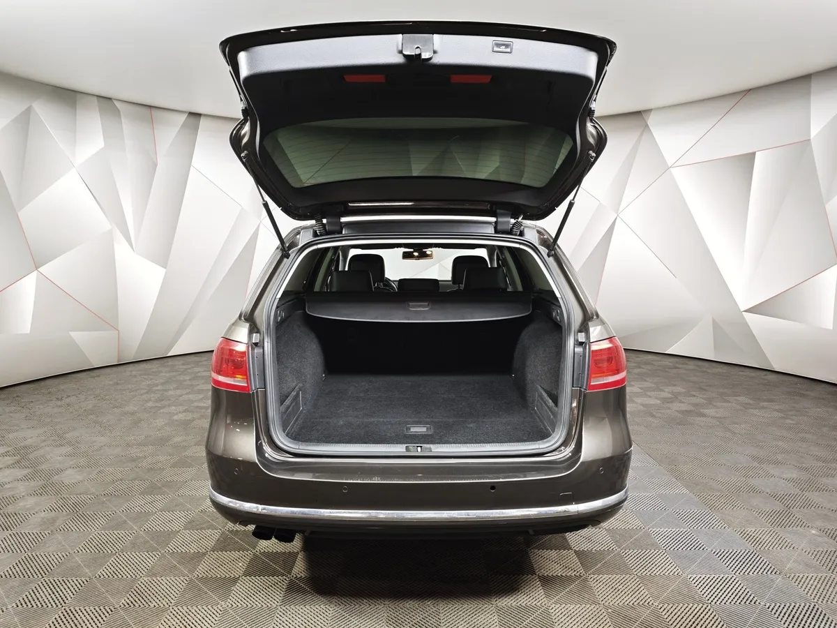 Volkswagen Passat 1.8 TSI DSG (152 л.с.) Коричневый в АВИЛОН. Слайд №11