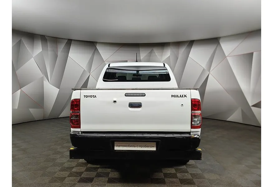 Toyota Hilux 2.5D MT Turbo AWD (144 л.с.) Стандарт Белый в АВИЛОН. Слайд №8