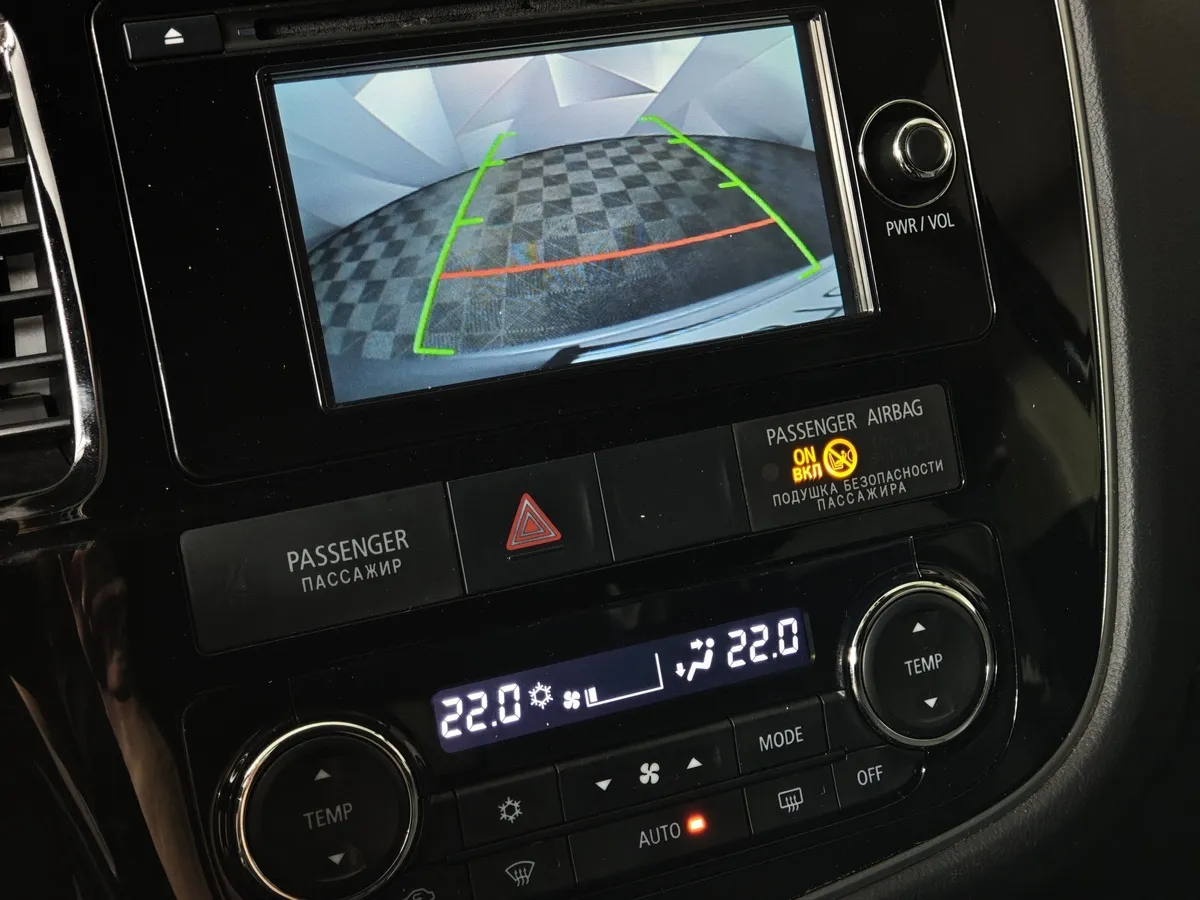 Mitsubishi Outlander 2.4 MIVEC CVT 4WD (167 л.с.) Instyle Серебристый в АВИЛОН. Слайд №21