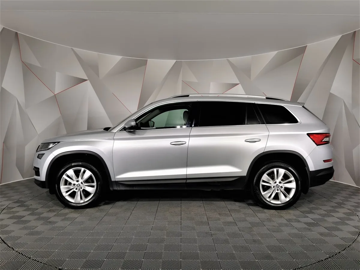Skoda Kodiaq 2.0 TDI DSG 4X4 (150 л.с.) Серебристый в АВИЛОН. Слайд №5