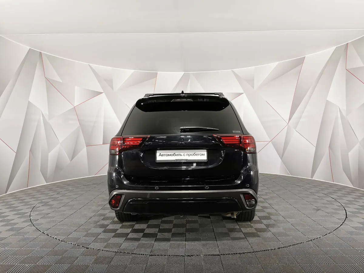 Mitsubishi Outlander 2.4 MIVEC CVT 4WD (167 л.с.) Ultimate Черный в АВИЛОН. Слайд №8