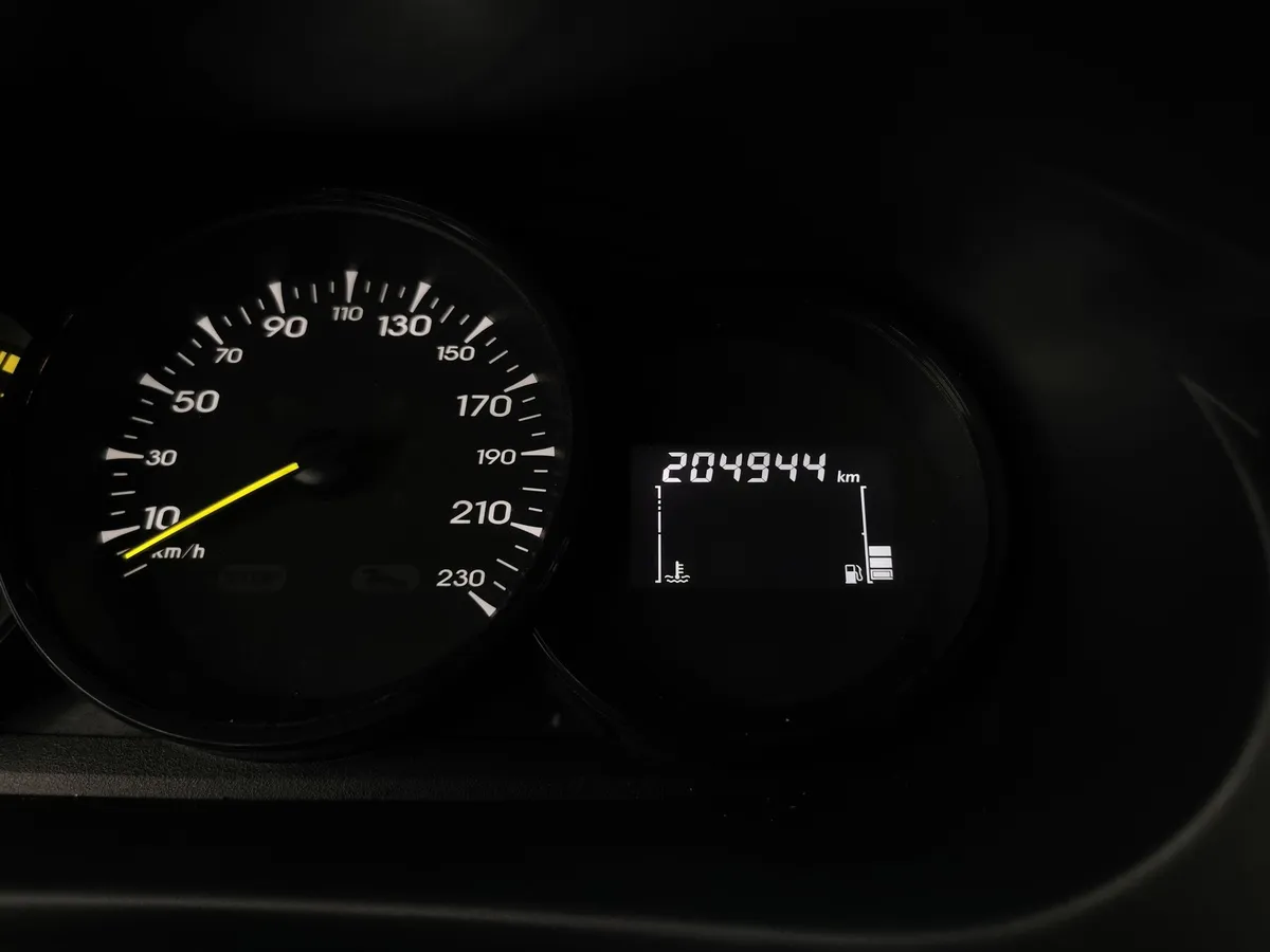 Renault Megane 1.6 MT (106 л.с.) Красный в АВИЛОН. Слайд №16