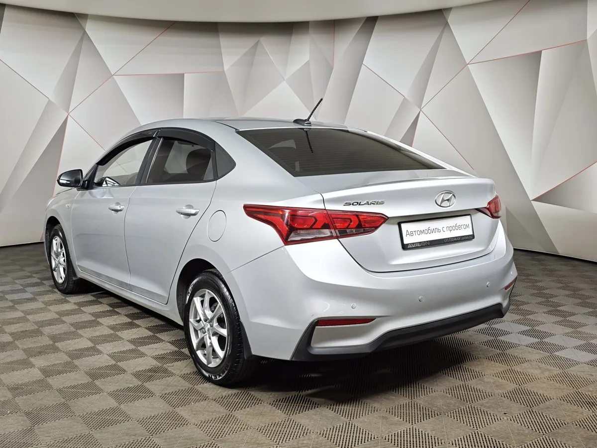 Hyundai Solaris 1.4 MT (100 л.с.) Comfort Серебристый в АВИЛОН. Слайд №4