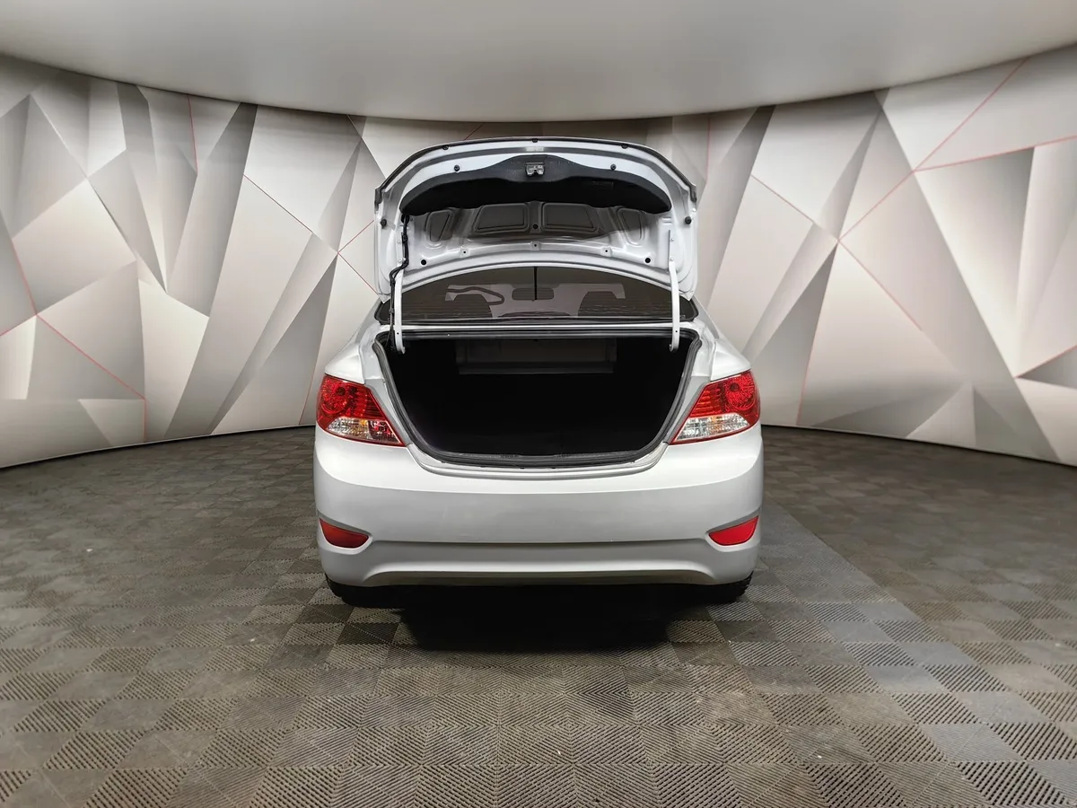 Hyundai Solaris 1.6 MT (123 л.с.) Classic + AC Серебристый в АВИЛОН. Слайд №11