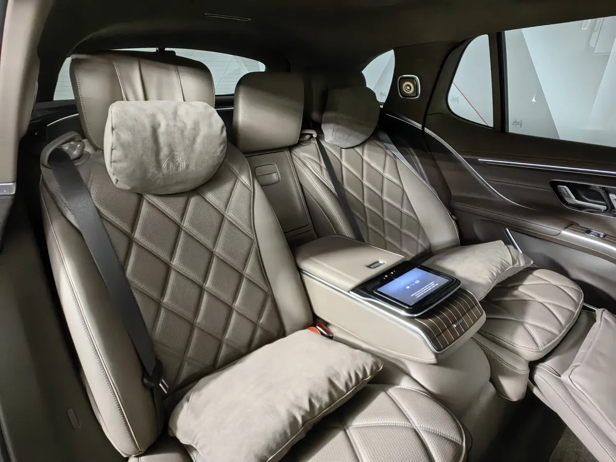 Mercedes-Benz Maybach EQS SUV 680 AT AWD (251 л.с.) Черный в АВИЛОН. Слайд №16