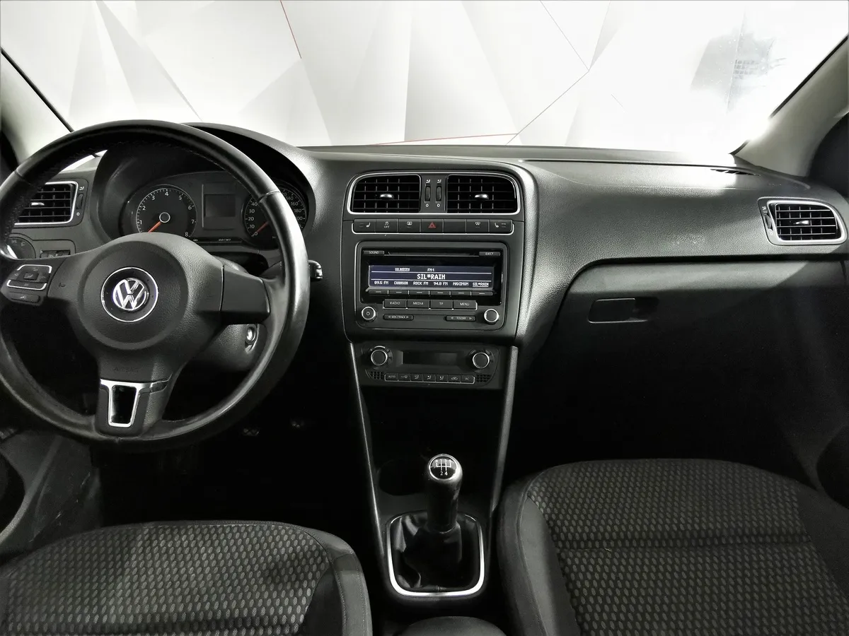 Volkswagen Polo 1.6 MT (105 л.с.) Белый в АВИЛОН. Слайд №13