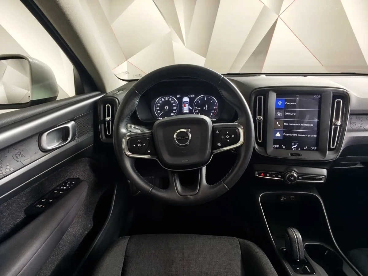 Volvo XC40 2.0 D3 Drive-E AT AWD (150 л.с.) Momentum Белый в АВИЛОН. Слайд №20