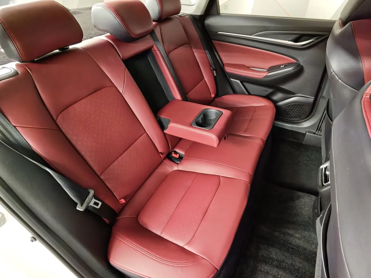 Changan Eado Plus 1.4 TGDI 7DSG 2WD (150 л.с.) Tech Белый в АВИЛОН. Слайд №17