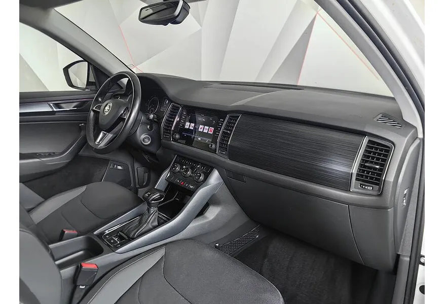 АВИЛОН - Skoda Kodiaq 1.4 TSI DSG 4X4 (150 л.с.) Белый - slide 9