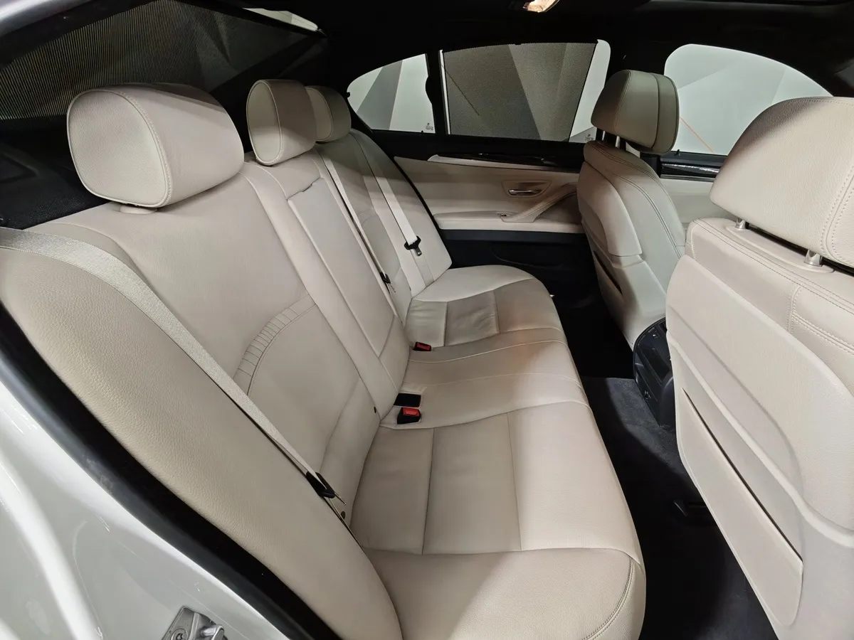 BMW 5 серия 535i xDrive Steptronic (306 л.с.) Белый в АВИЛОН. Слайд №13