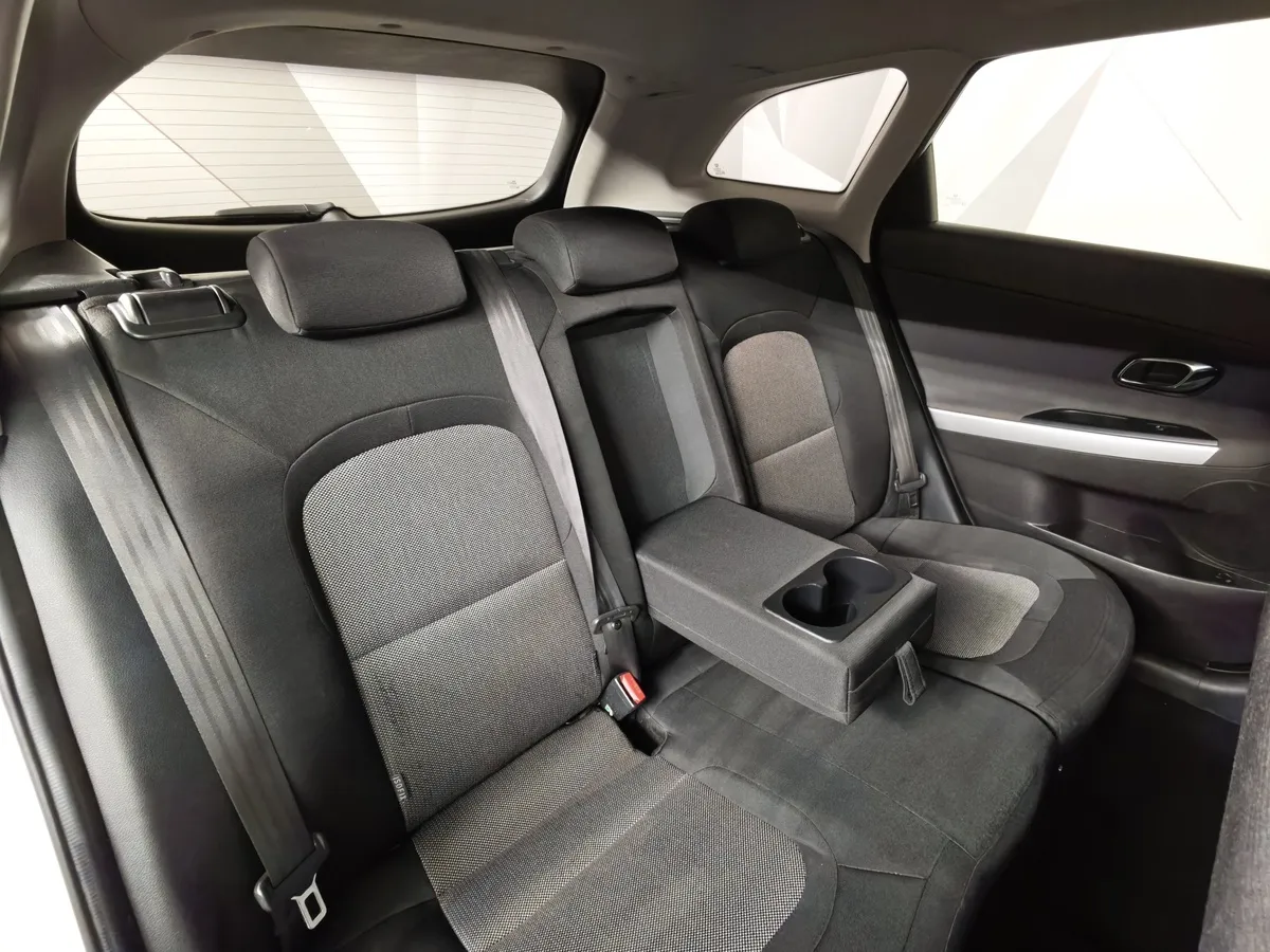Kia Ceed 1.6 AT (129 л.с.) Luxe Белый в АВИЛОН. Слайд №15