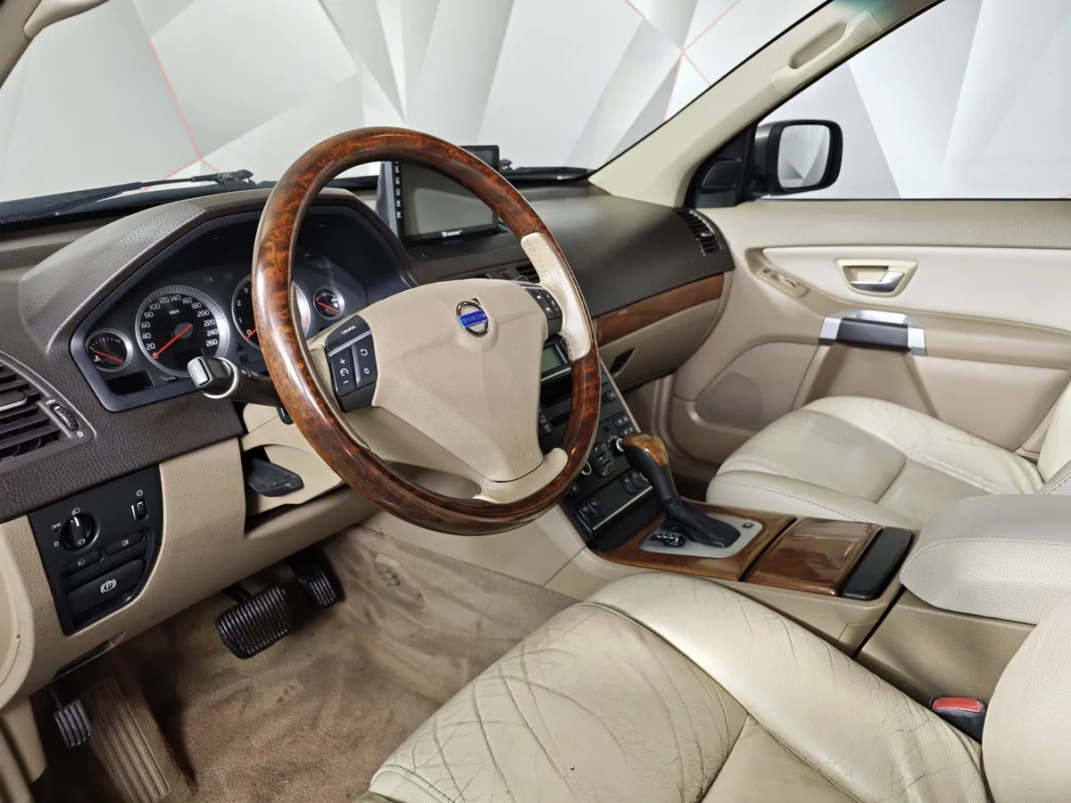Volvo XC90 2.5 T5 Geartronic AWD (5 мест) (210 л.с.) Коричневый в АВИЛОН. Слайд №18