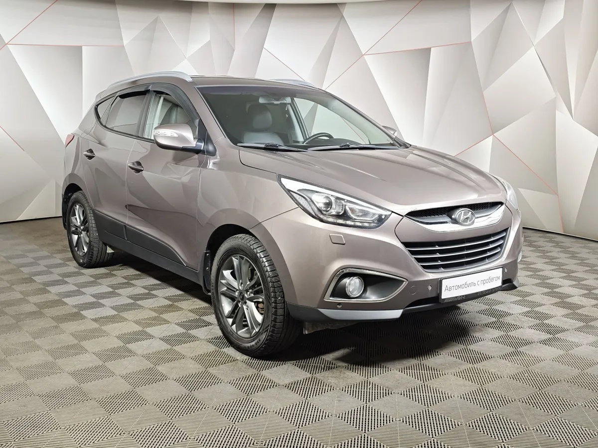 Hyundai ix35 2.0 AT 4WD (150 л.с.) Travel Коричневый в АВИЛОН. Слайд №3