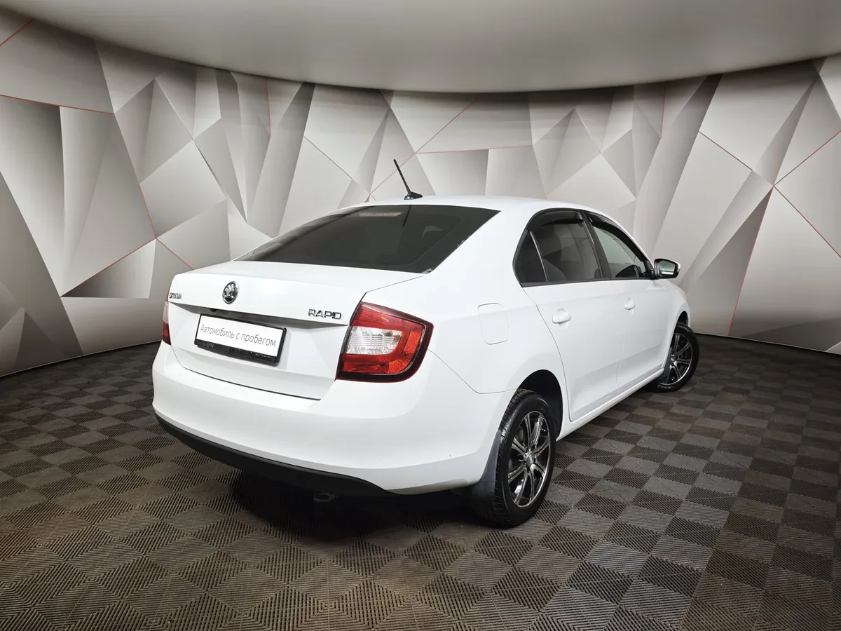 Skoda Rapid 1.6 MT (90 л.с.) Белый в АВИЛОН. Слайд №2