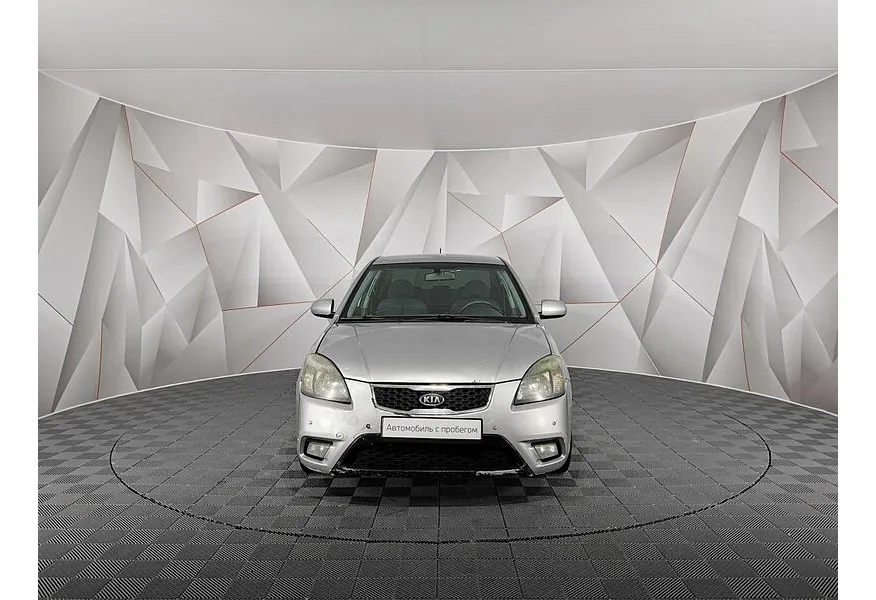 Kia Rio 1.4 AT (97 л.с.) Серебристый в АВИЛОН. Слайд №7 Kia Rio 1.4 AT (97 л.с.) Серебристый в АВИЛОН. Слайд №7