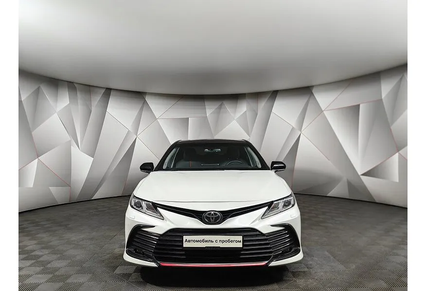 Toyota Camry 2.5 AT (200 л.с.) GR-SPORT Белый в АВИЛОН. Слайд №7