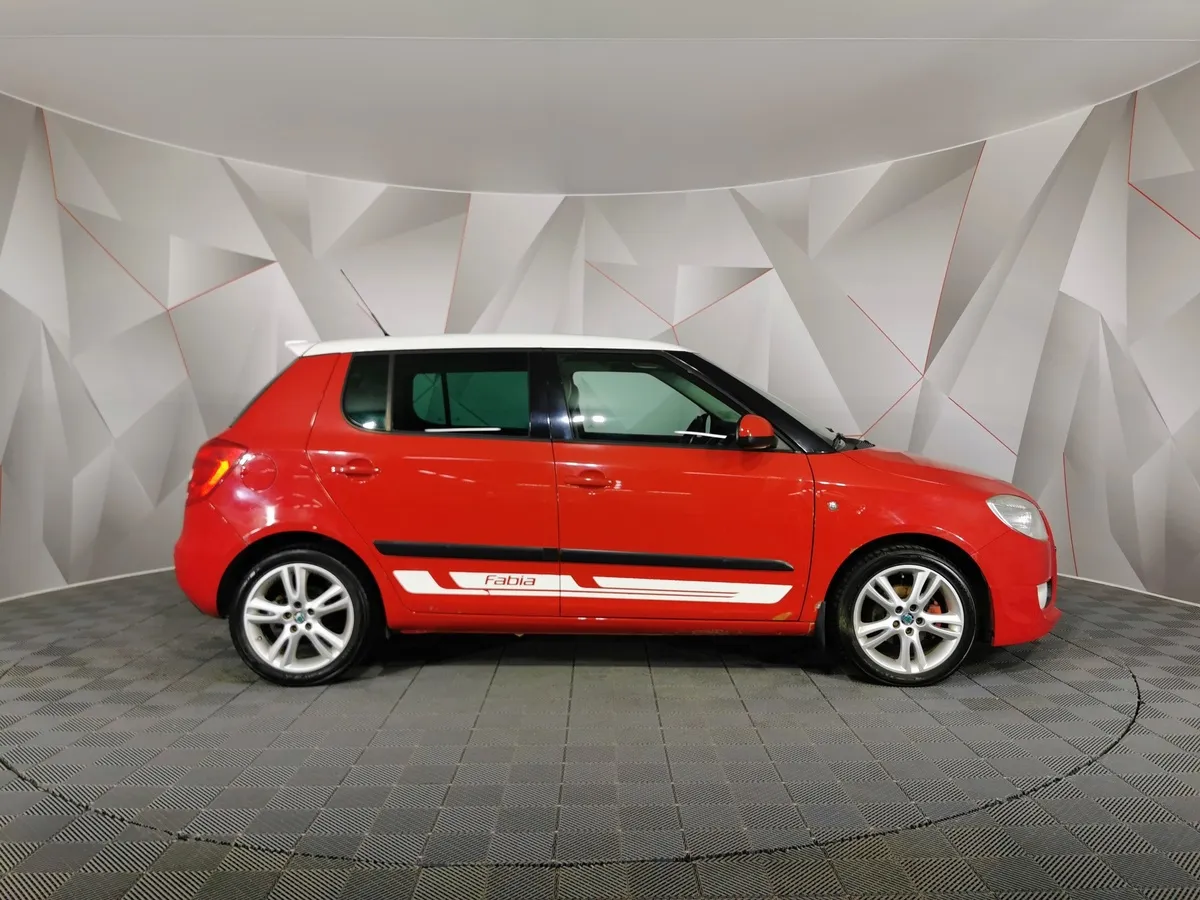 Skoda Fabia 1.6 MT (105 л.с.) Ambiente Красный в АВИЛОН. Слайд №6