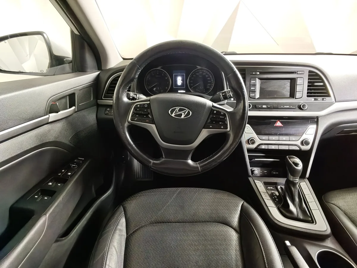 Hyundai Elantra 2.0 - 6AT (150 л.с.) Elegance + Style Белый в АВИЛОН. Слайд №20