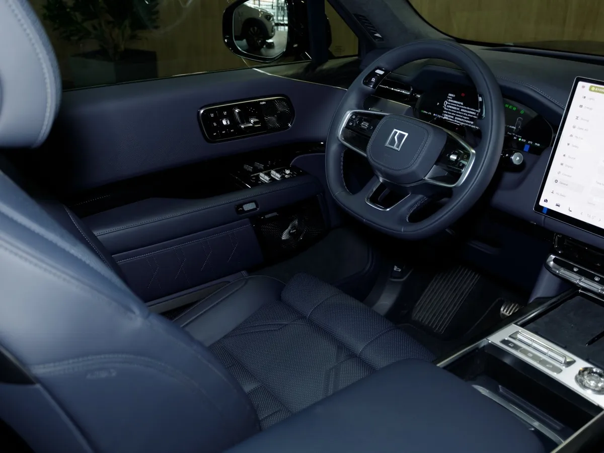 Zeekr 9X 2.0h AT 4WD (1177 л.с.) Hyper Черный в АВИЛОН. Слайд №12