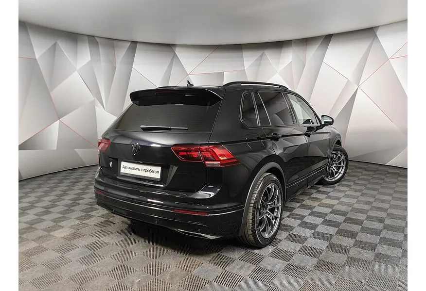 Volkswagen Tiguan 380 TSI 2.0 DSG 4WD (220 л.с.) R-Line Highline Черный в АВИЛОН. Слайд №2