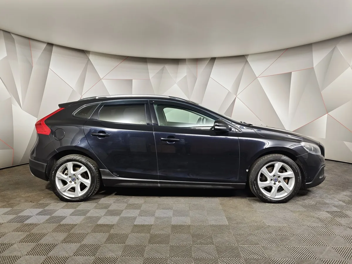Volvo V40 1.6 D2 Powershift (114 л.с.) Черный в АВИЛОН. Слайд №6