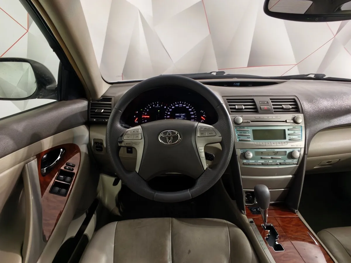 Toyota Camry 2.4 VVT-i AT (167 л.с.) Белый в АВИЛОН. Слайд №19