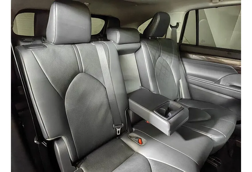 АВИЛОН - Toyota Highlander 3.5T AT 4WD (249 л.с.) Luxe Safety Черный - slide 11