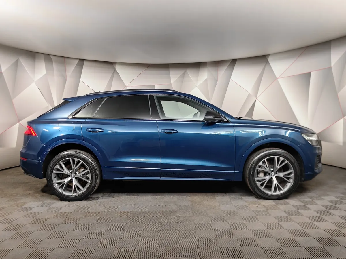 Audi Q8 55 TFSI Tiptronic quattro (340 л.с.) Синий в АВИЛОН. Слайд №6