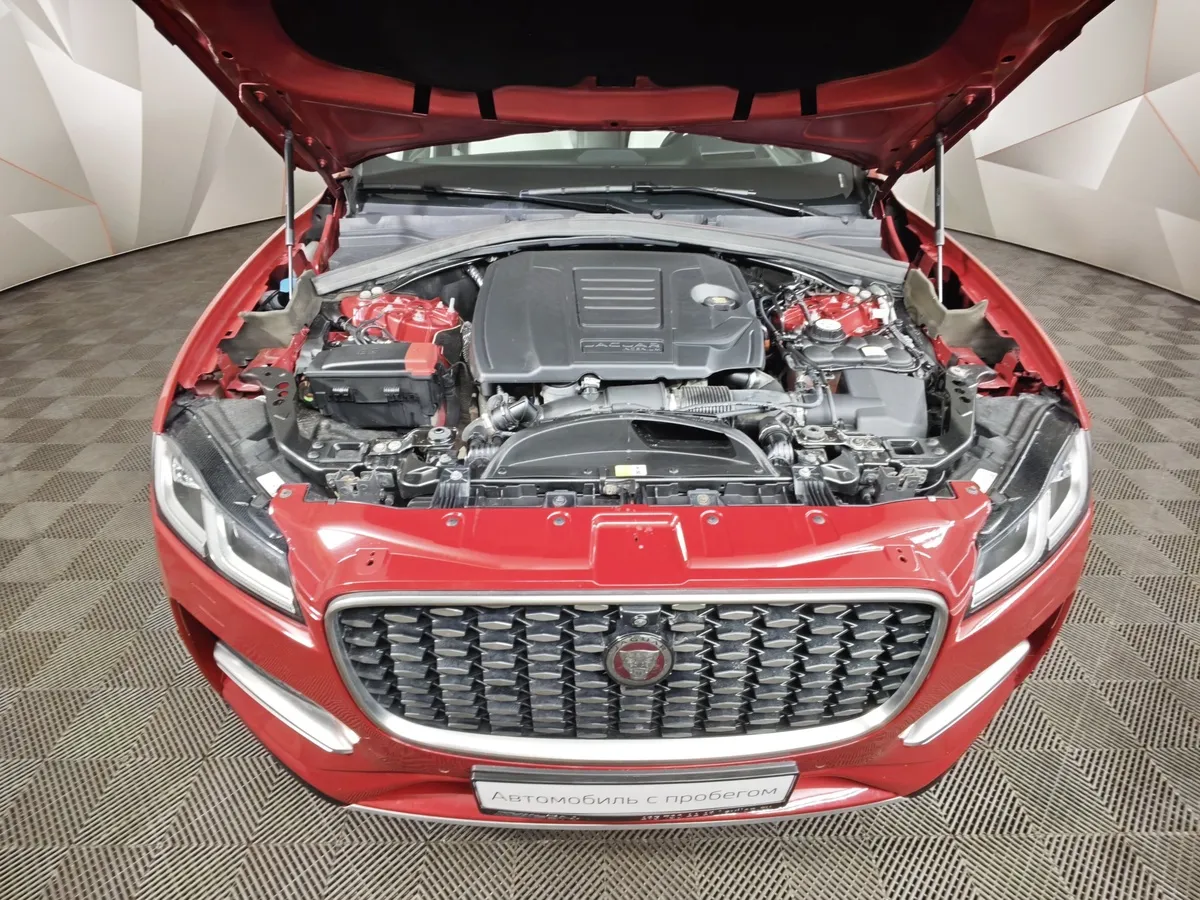 Jaguar F-Pace 2.0P AT AWD (249 л.с.) SE Красный в АВИЛОН. Слайд №9