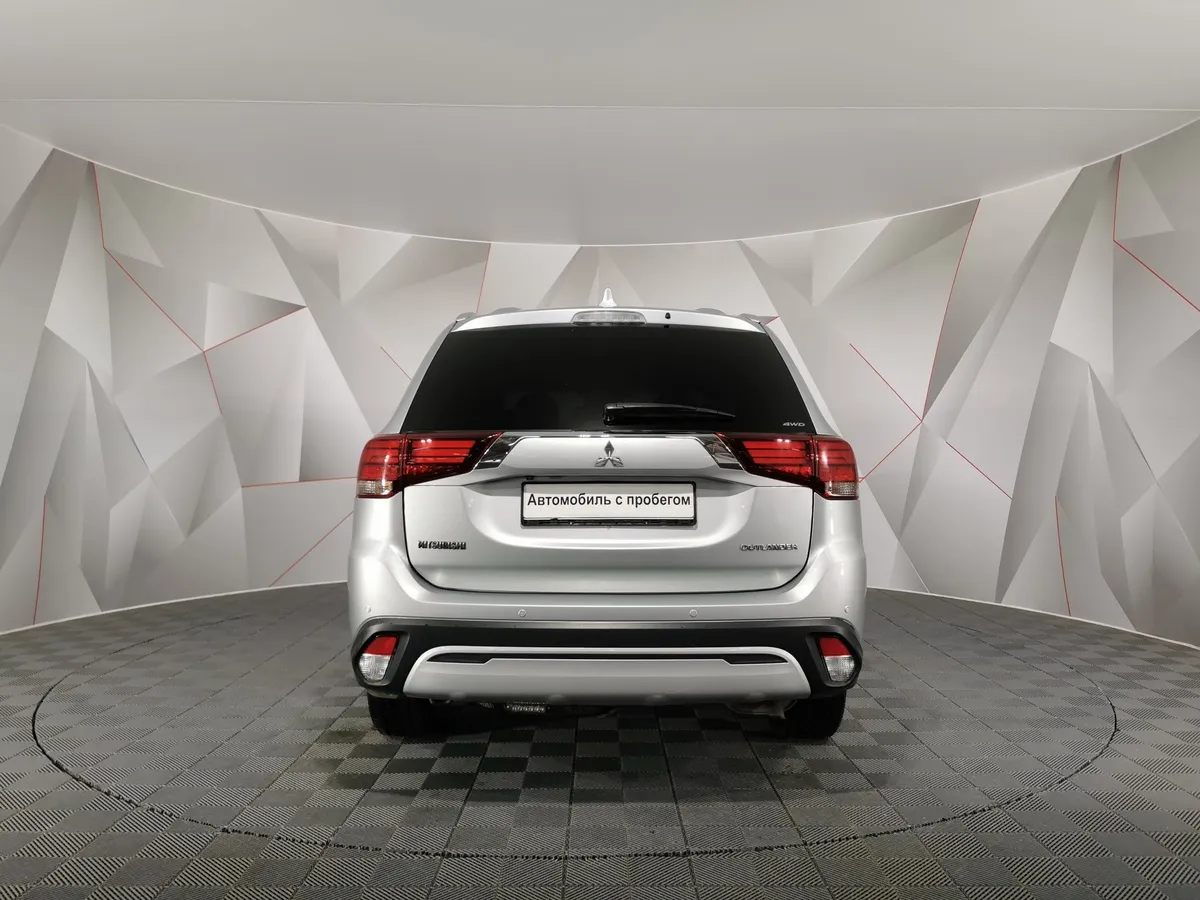 Mitsubishi Outlander 2.0 MIVEC CVT 4WD (146 л.с.) Invite Серебристый в АВИЛОН. Слайд №8
