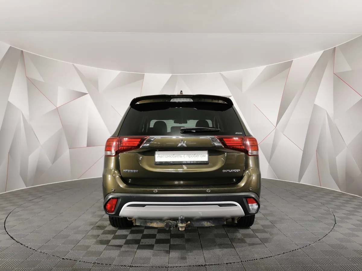 Mitsubishi Outlander 2.4 MIVEC CVT 4WD 7 мест (167 л.с.) Ultimate Коричневый в АВИЛОН. Слайд №8
