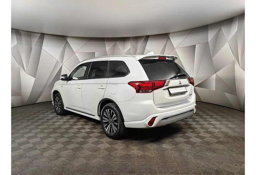 Mitsubishi Outlander 2.0 CVT (146 л.с.) Invite Белый в АВИЛОН. Слайд №4