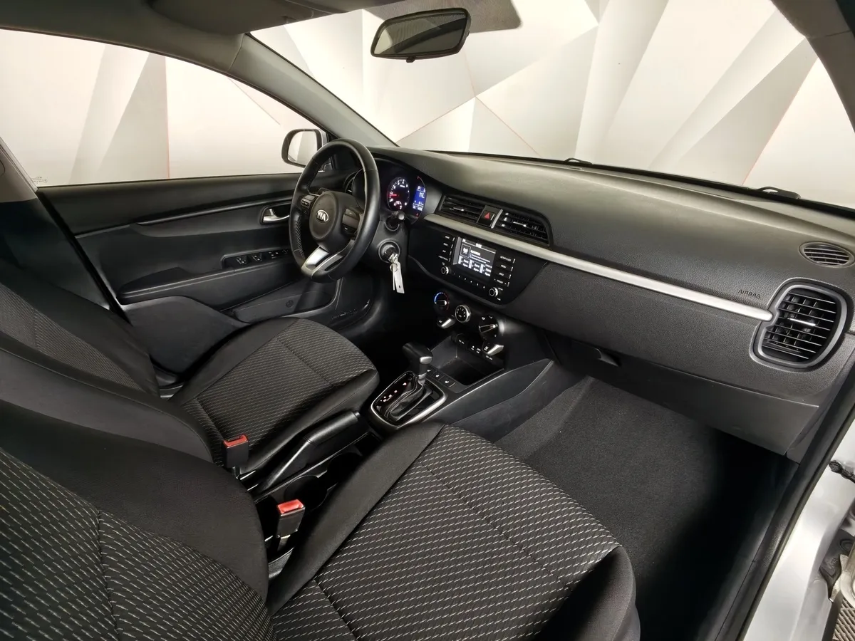 Kia Rio X-Line 1.4 AT (100 л.с.) Серый в АВИЛОН. Слайд №13