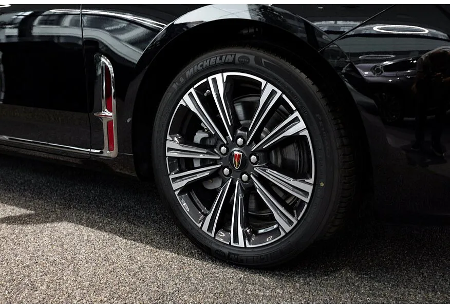 АВИЛОН - Hongqi H9 2.0 DCT RWD (245 л.с.) Deluxe Черный - slide 16