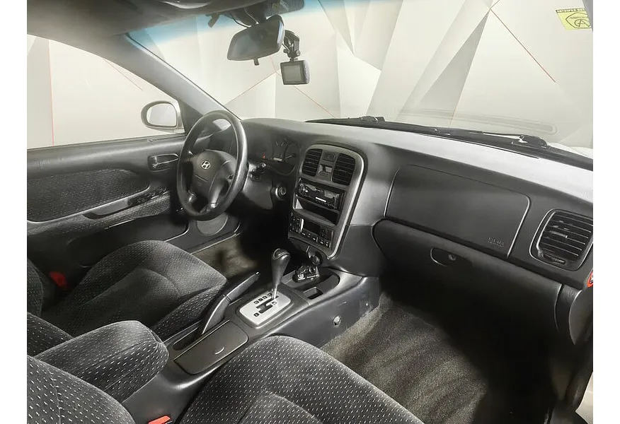 Hyundai Sonata 2.0 AT (150 л.с.) Classic Серебристый в АВИЛОН. Слайд №11