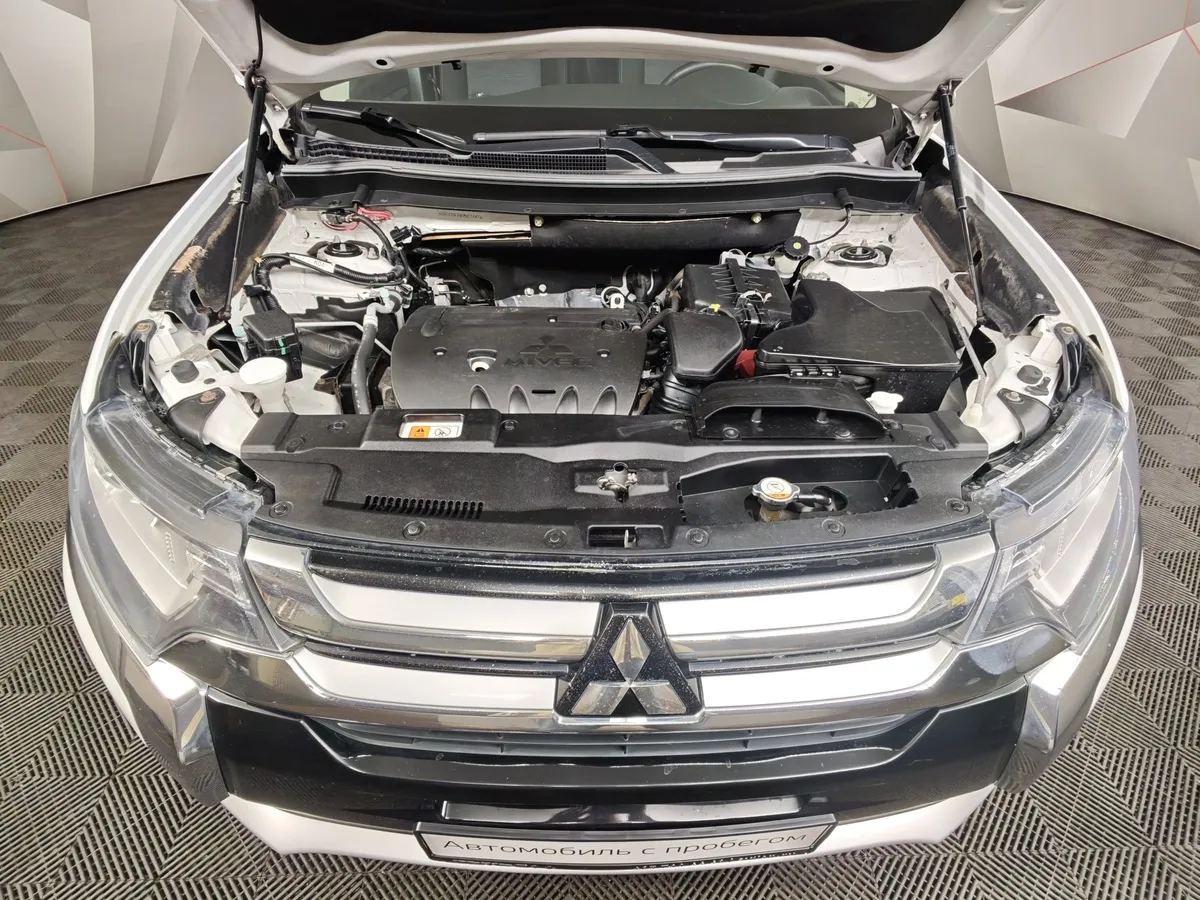 Mitsubishi Outlander 2.0 CVT (146 л.с.) Invite Белый в АВИЛОН. Слайд №11