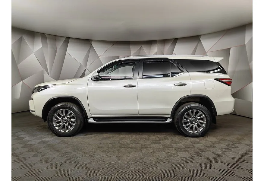 Toyota Fortuner 2.8d AT 4WD (200 л.с.) Белый в АВИЛОН. Слайд №5