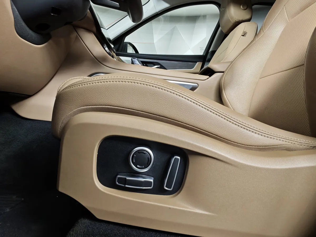 Jaguar F-Pace 2.0P AT AWD (249 л.с.) SE Серый в АВИЛОН. Слайд №23