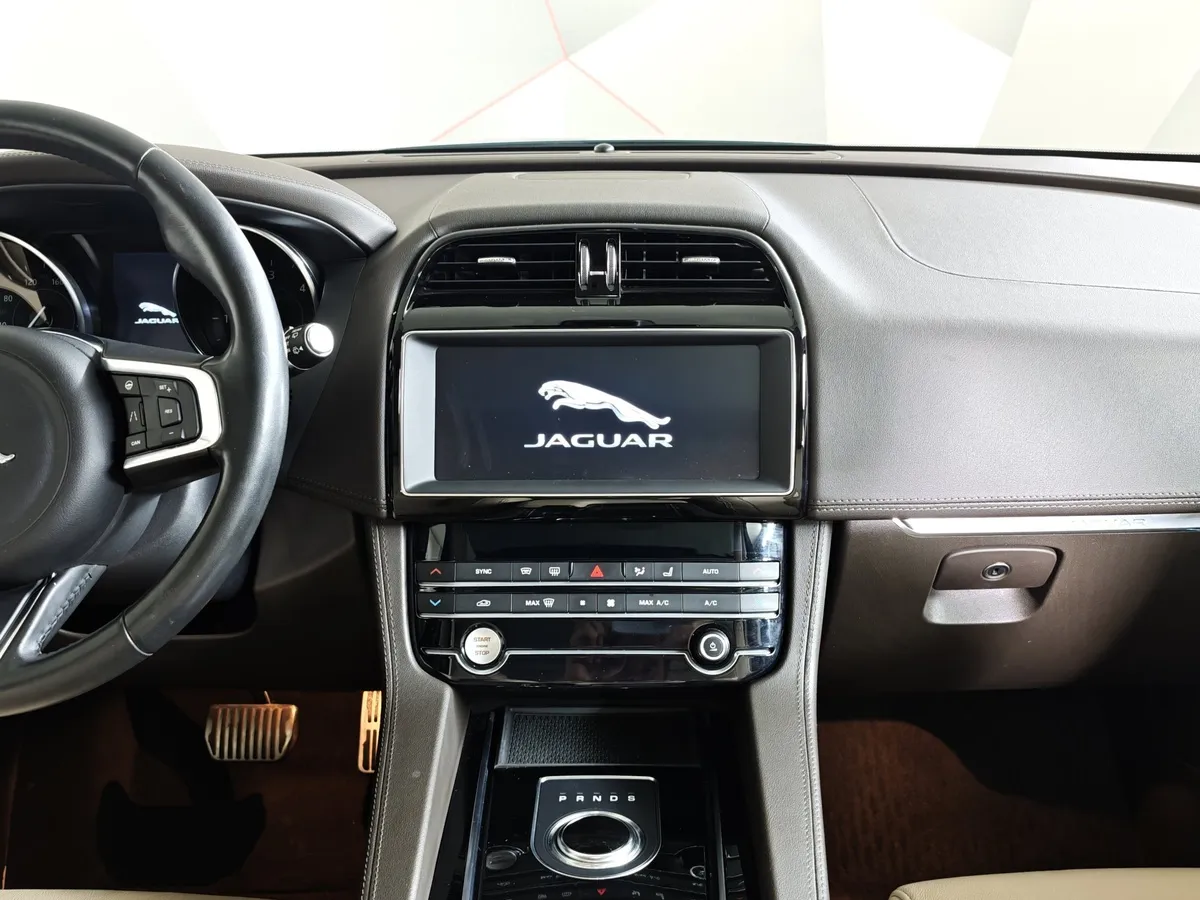 Jaguar F-Pace 2.0 TD AT AWD (180 л.с.) Prestige Синий в АВИЛОН. Слайд №15