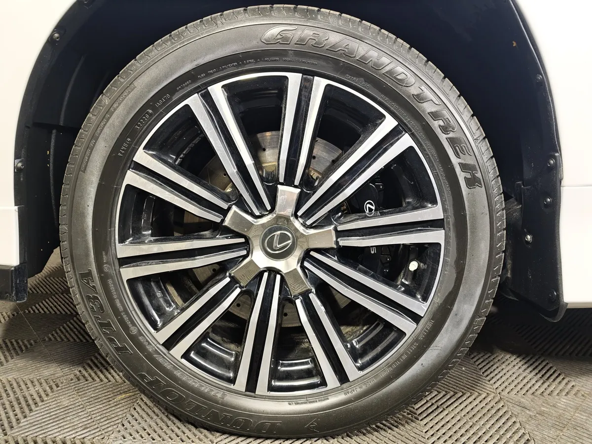 Lexus LX 570 AT (367 л.с.) Heritage Белый в АВИЛОН. Слайд №9