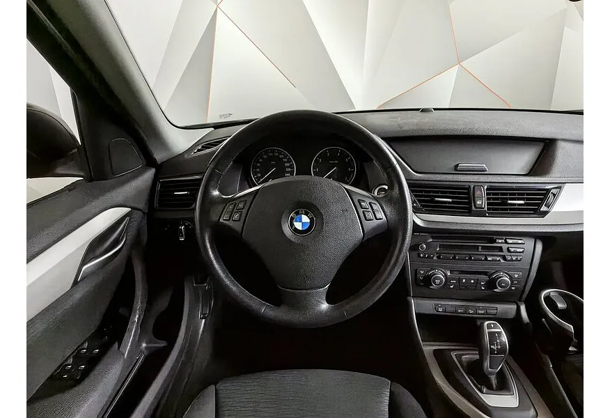 BMW X1 xDrive20i AT (184 л.с.) Базовая. Локальная сборка Коричневый в АВИЛОН. Слайд №10