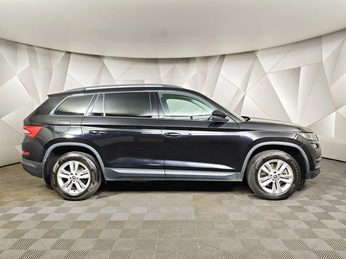 Skoda Kodiaq 2.0 TSI DSG 4X4 (180 л.с.) Черный в АВИЛОН. Слайд №6