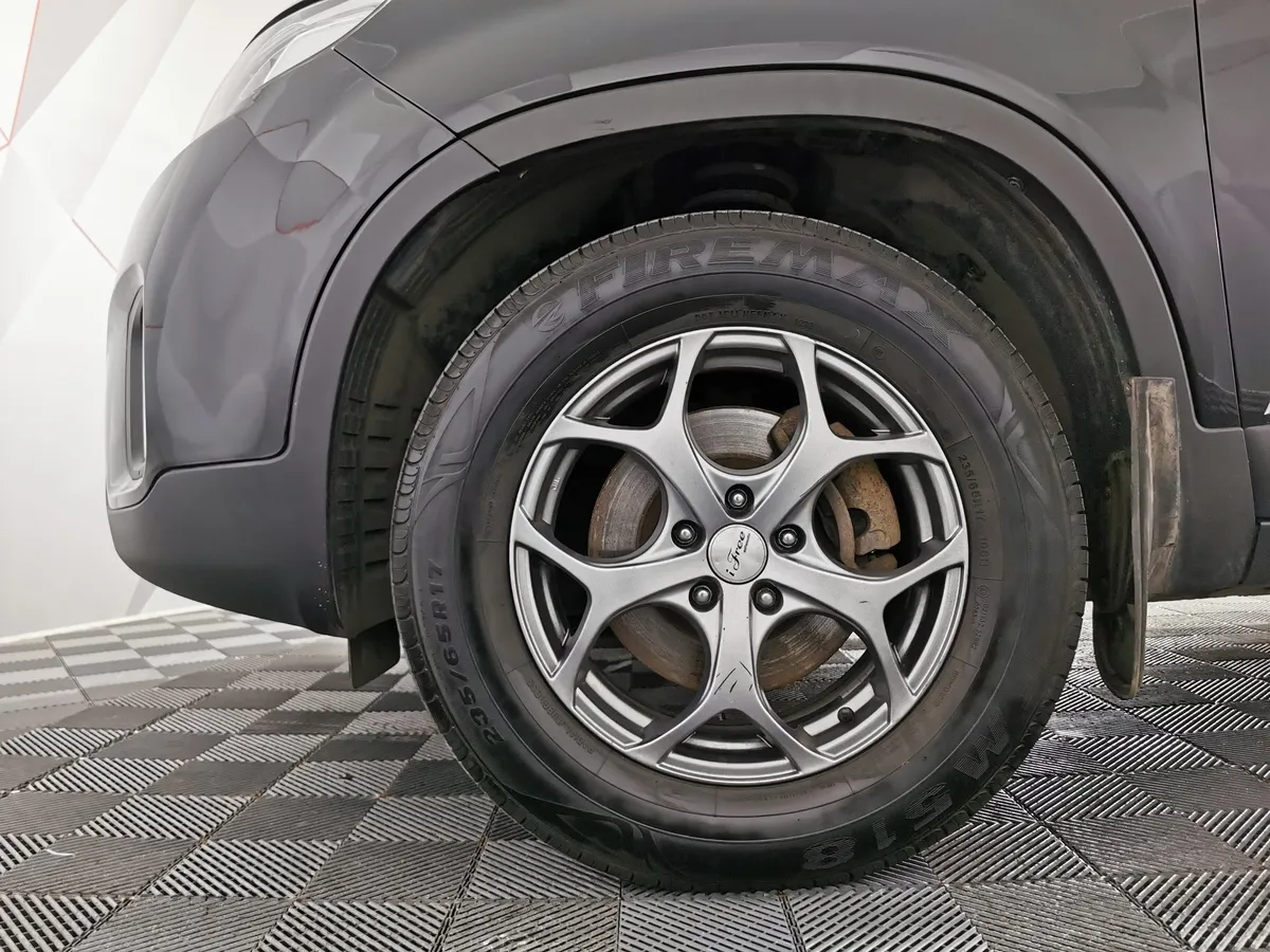 Kia Sorento 2.4 MT (175 л.с.) Черный в АВИЛОН. Слайд №9