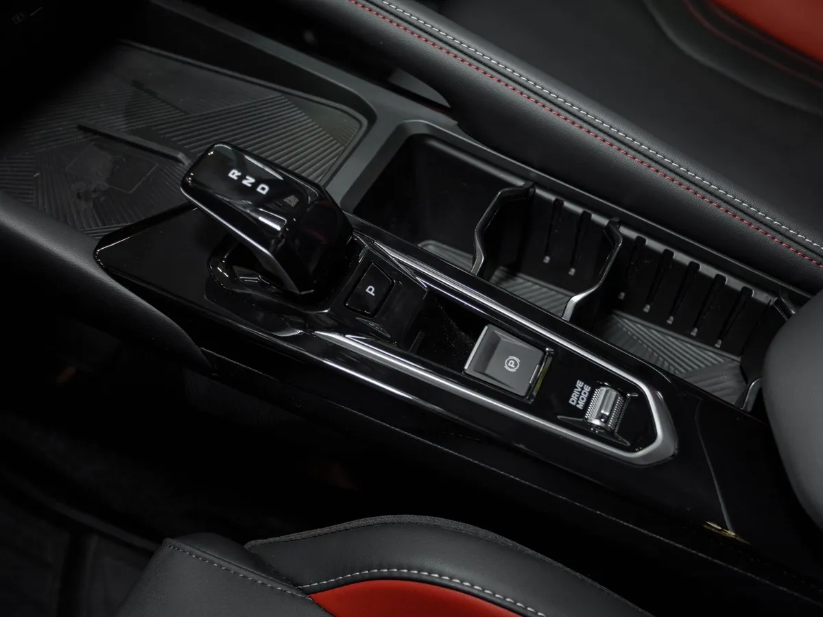 Geely Coolray 1.5T 7DCT (147 л.с.) Эксклюзив Фиолетовый в АВИЛОН. Слайд №16